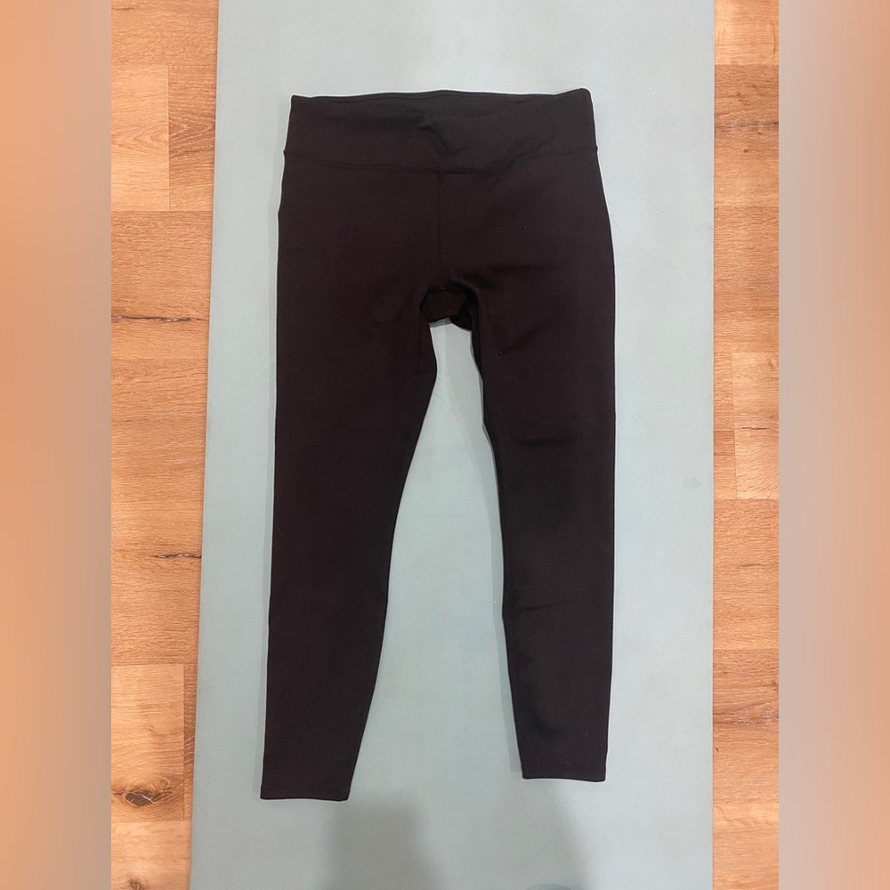 Fabletics Medium cropped black leggings